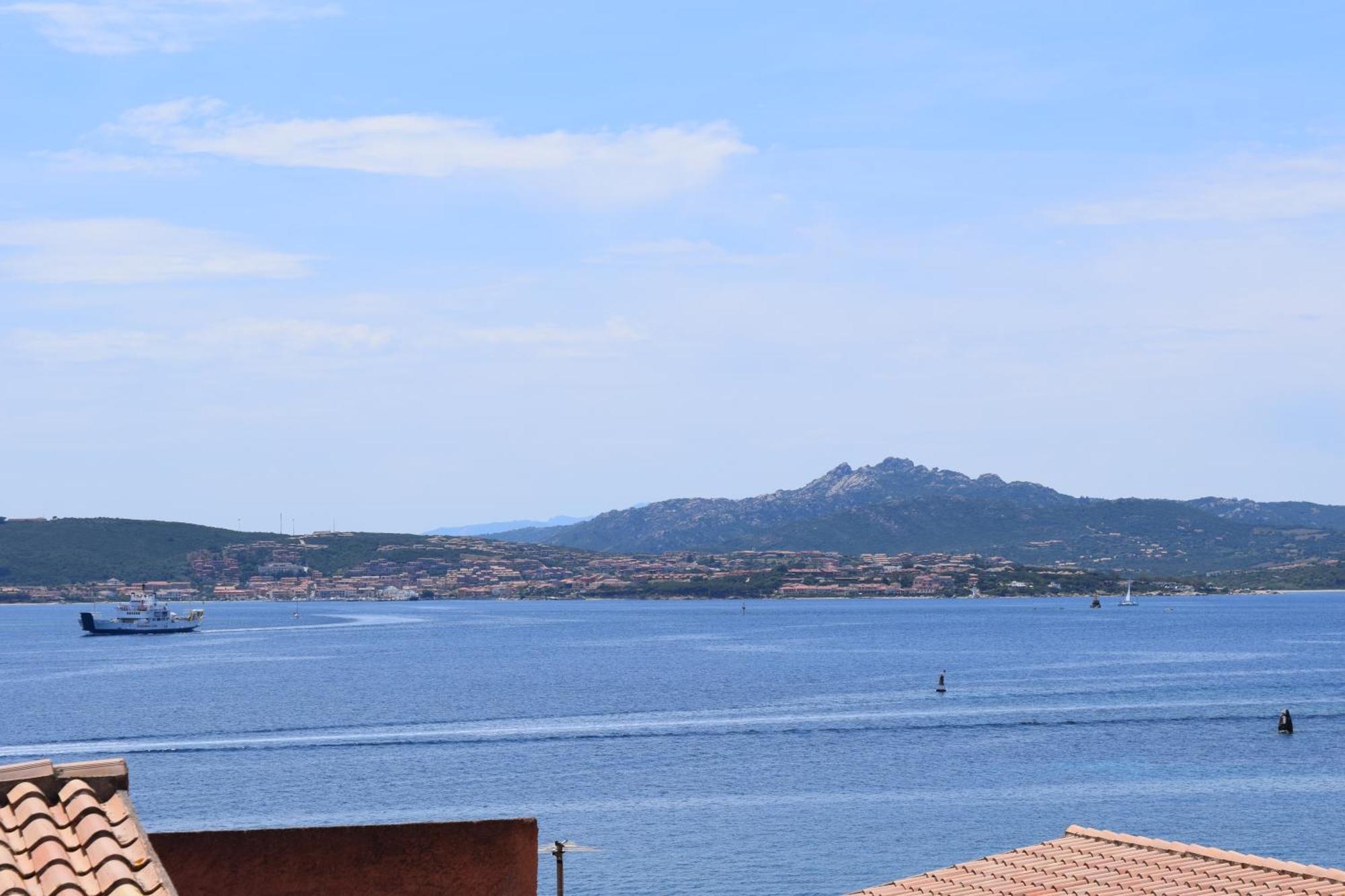 Appartamento Vista Mare A La Maddalena Ла-Маддалена Экстерьер фото